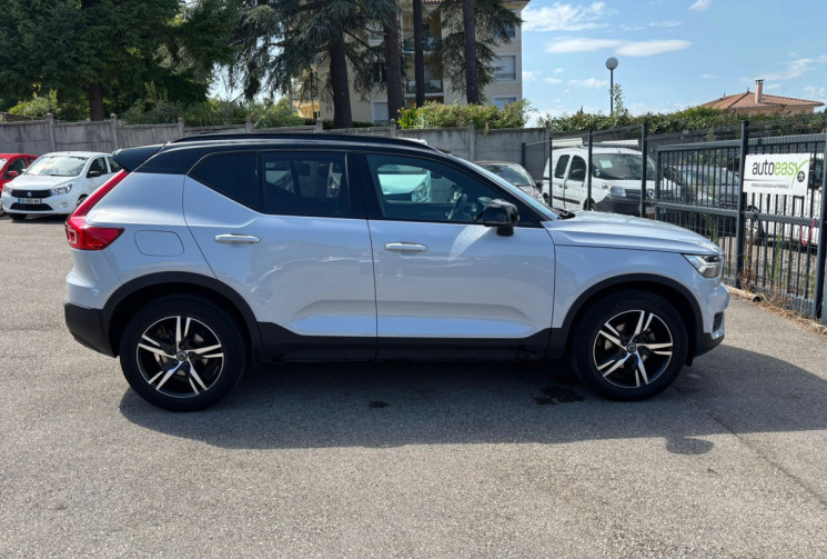 Volvo XC40 T3 163 ch / R-DESIGN / TOIT OUVRANT / GEARTRONIC 8 