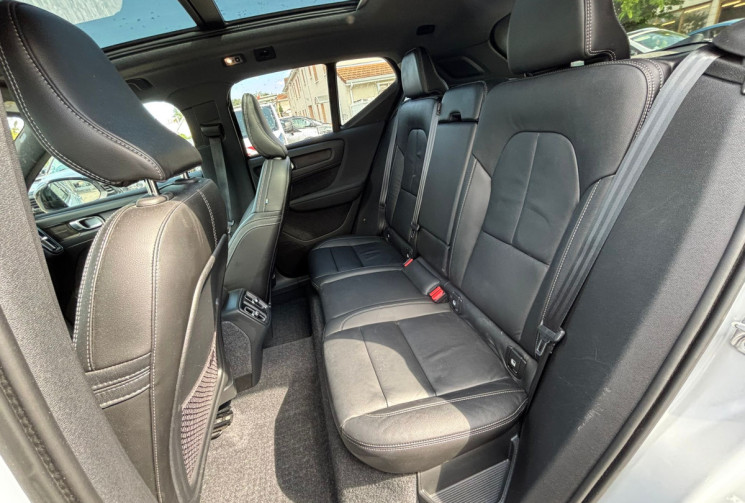 Volvo XC40 T3 163 ch / R-DESIGN / TOIT OUVRANT / GEARTRONIC 8 