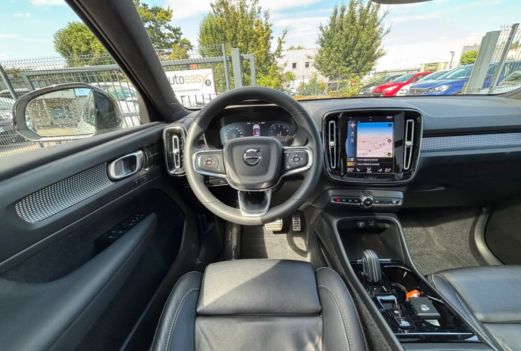 Volvo XC40 T3 163 ch / R-DESIGN / TOIT OUVRANT / GEARTRONIC 8 