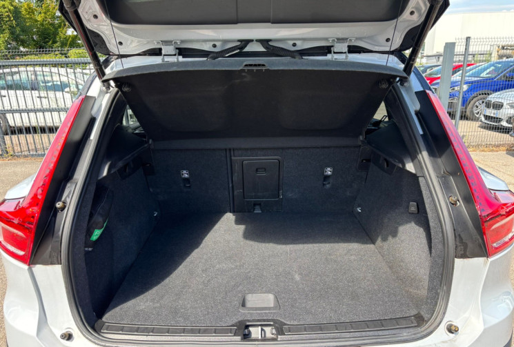 Volvo XC40 T3 163 ch / R-DESIGN / TOIT OUVRANT / GEARTRONIC 8 