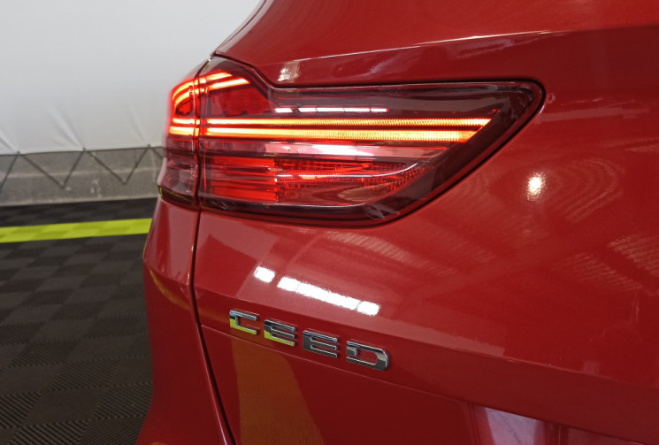 Kia Ceed SW 1.6 CRDI 116 ch turbo / GT Line / Garantie 6 mois MINIMUM