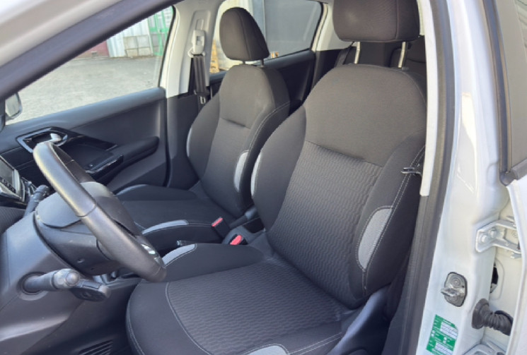 Peugeot 208 1.6 BlueHDi 100ch STYLE * Radar de recul * Clim * Très bon état 