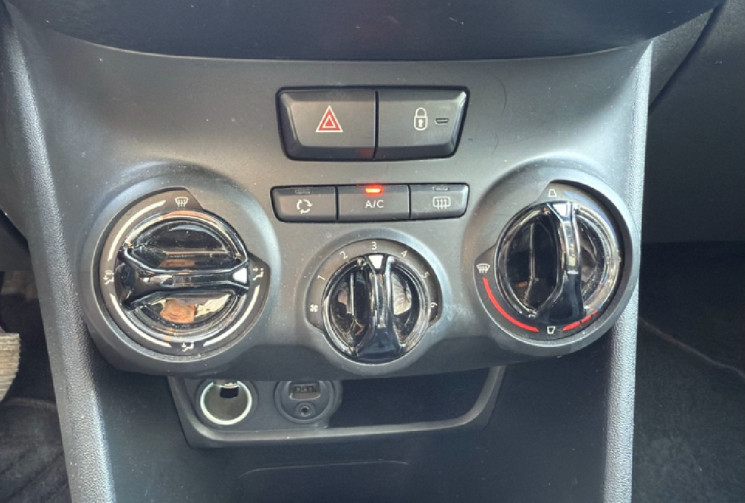 Peugeot 208 1.6 BlueHDi 100ch STYLE * Radar de recul * Clim * Très bon état 