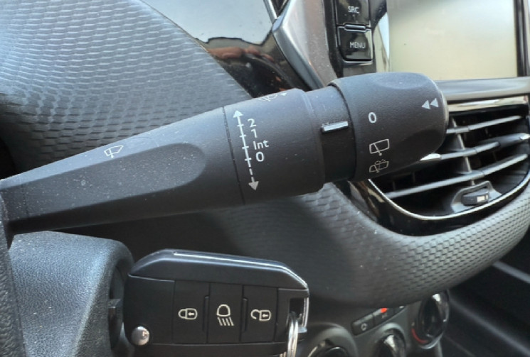 Peugeot 208 1.6 BlueHDi 100ch STYLE * Radar de recul * Clim * Très bon état 