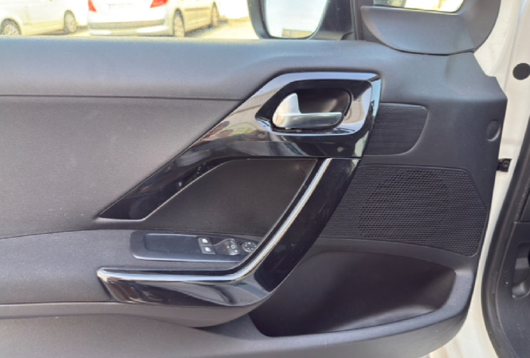 Peugeot 208 1.6 BlueHDi 100ch STYLE * Radar de recul * Clim * Très bon état 