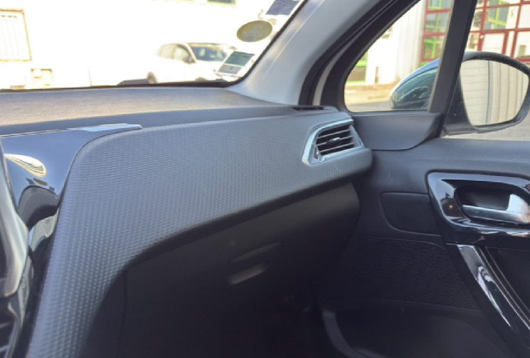 Peugeot 208 1.6 BlueHDi 100ch STYLE * Radar de recul * Clim * Très bon état 