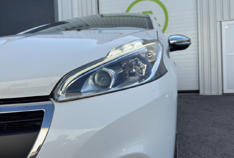 Peugeot 208 1.6 BlueHDi 100ch STYLE * Radar de recul * Clim * Très bon état 