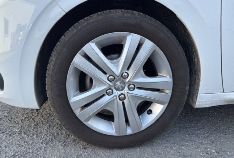 Peugeot 208 1.6 BlueHDi 100ch STYLE * Radar de recul * Clim * Très bon état 
