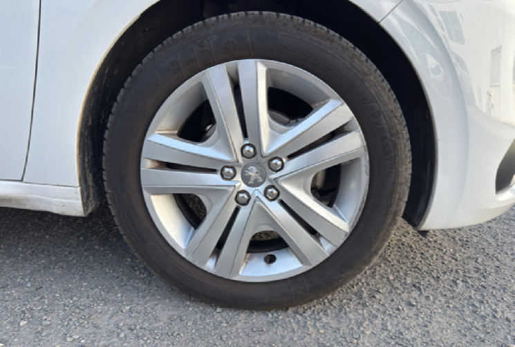 Peugeot 208 1.6 BlueHDi 100ch STYLE * Radar de recul * Clim * Très bon état 