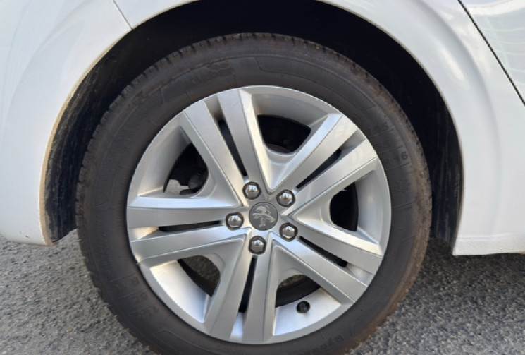 Peugeot 208 1.6 BlueHDi 100ch STYLE * Radar de recul * Clim * Très bon état 