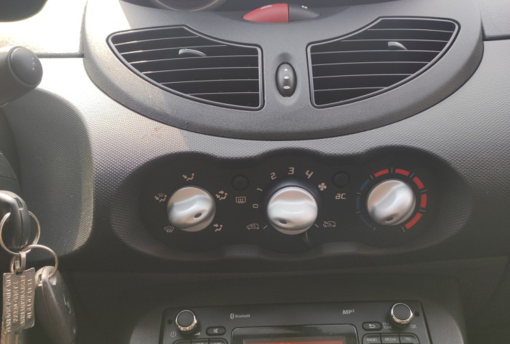 Renault Twingo 2 Phase 2 / 1,2 L 75 ch Pepite