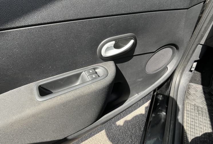 Renault Clio III 3 Portes Phase 2 1.2 i eco2 75 cv Yahoo