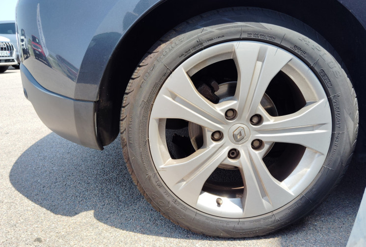 Renault Megane Coupé 1.9 dCi 130ch FAP Dynamique eco² Euro5 Renault Megane Coupé 1.9 dCi 130ch FAP Dynamique eco² Euro5