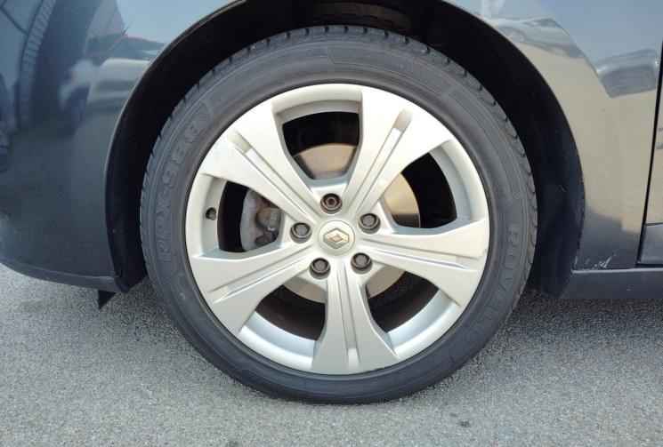 Renault Megane Coupé 1.9 dCi 130ch FAP Dynamique eco² Euro5 Renault Megane Coupé 1.9 dCi 130ch FAP Dynamique eco² Euro5