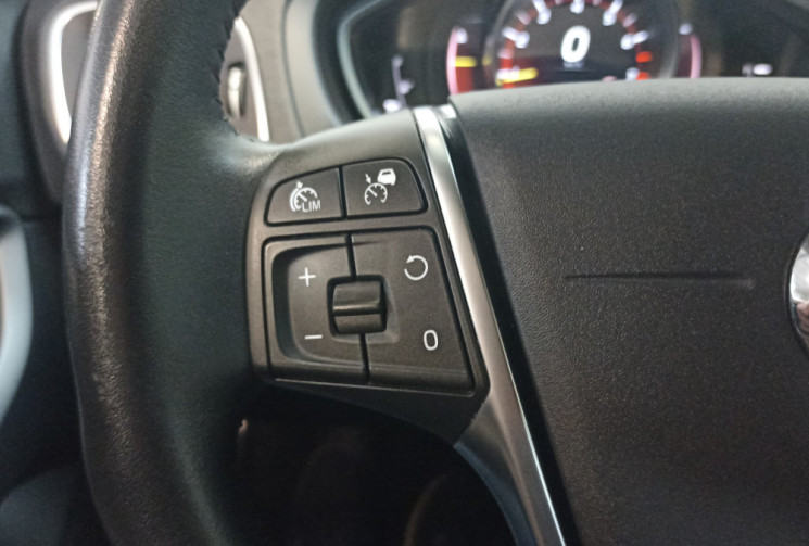 Volvo V40 1.5  122 ch Turbo / Momentum / Pack IntelliSafe Pro /