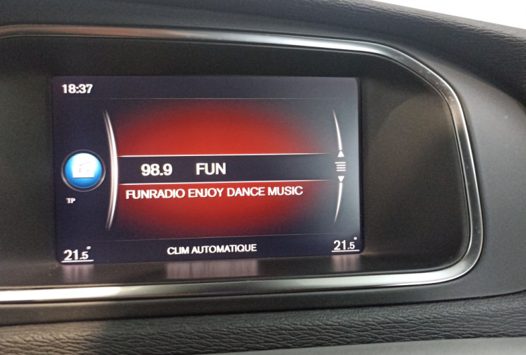 Volvo V40 1.5  122 ch Turbo / Momentum / Pack IntelliSafe Pro /