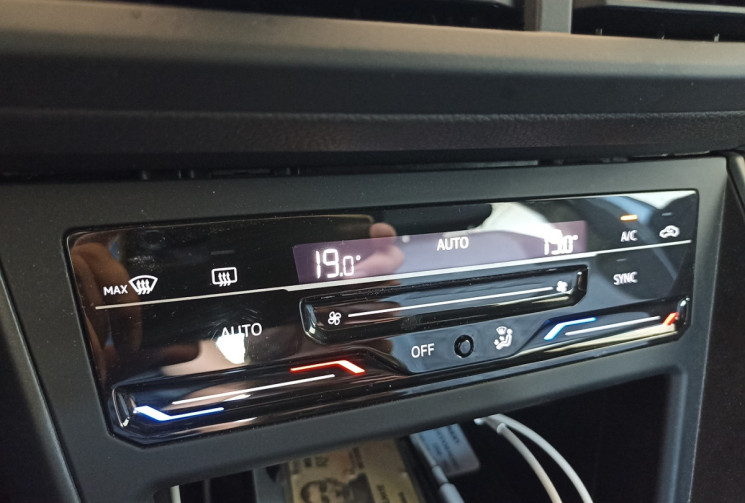 Volkswagen Polo VI Phase 2 1.0 TSI R LINE 95CH CARPLAY-CAMERA