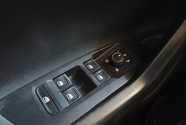 Volkswagen Polo VI Phase 2 1.0 TSI R LINE 95CH CARPLAY-CAMERA