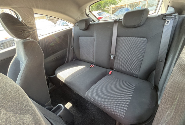 Opel Corsa 1.0 / 65 ch / Essentia / Clim
