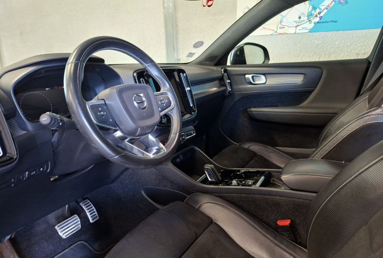 Volvo XC40 T5 Recharge 180+82  DCT7 R-Design / Toit ouvrant panoramique électrique