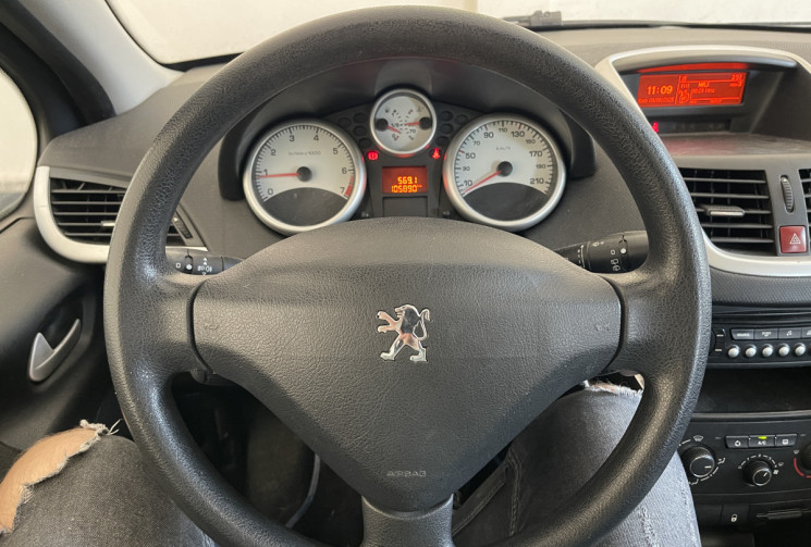 Peugeot 207 1.4 VTi 16v Série Millesim 200 5p // TOIT PANORAMIQUE - BLUETOOTH - CLIMATISATION