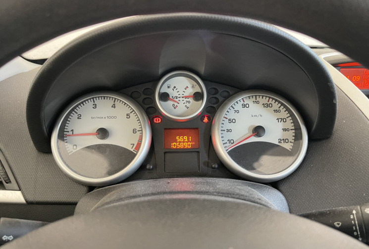 Peugeot 207 1.4 VTi 16v Série Millesim 200 5p // TOIT PANORAMIQUE - BLUETOOTH - CLIMATISATION