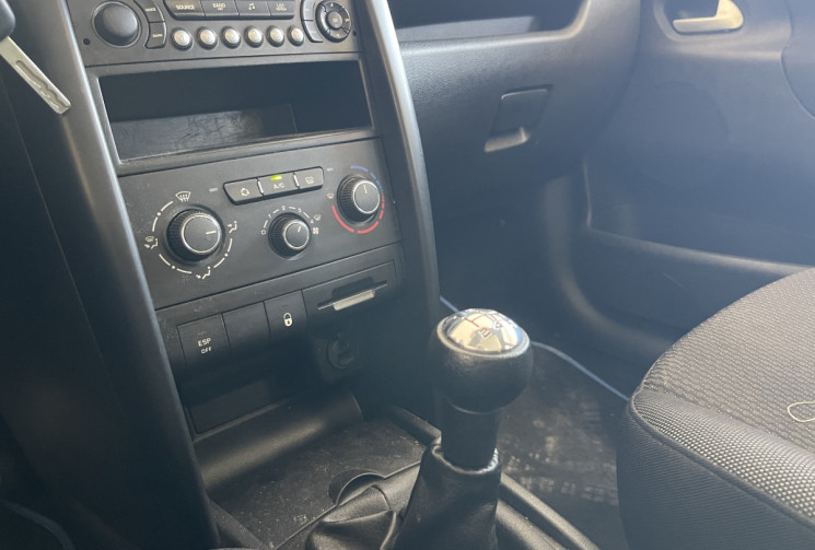 Peugeot 207 1.4 VTi 16v Série Millesim 200 5p // TOIT PANORAMIQUE - BLUETOOTH - CLIMATISATION