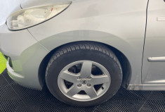 Peugeot 207 1.4 VTi 16v Série Millesim 200 5p // TOIT PANORAMIQUE - BLUETOOTH - CLIMATISATION