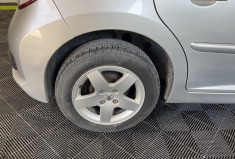Peugeot 207 1.4 VTi 16v Série Millesim 200 5p // TOIT PANORAMIQUE - BLUETOOTH - CLIMATISATION