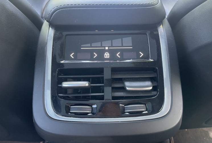 Volvo XC60 2.0 B4 197 R-Design