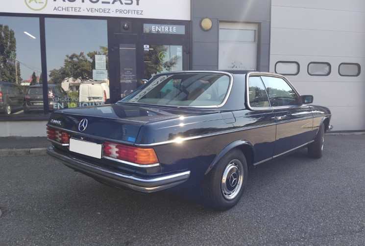 Mercedes CLASSE C COUPE C123 Coupé 230CE 2.3 i 136cv