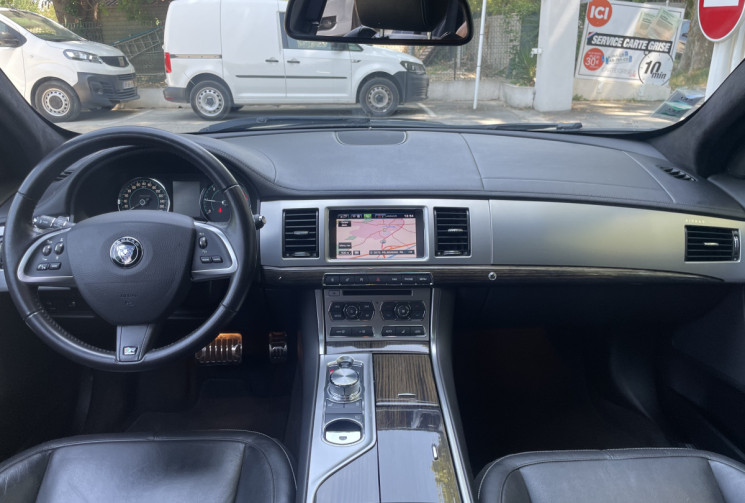 Jaguar XF SportBrake 2.2 D 200 R-Sport * Entretien à jour / Toit ouvrant / Caméra / Sièges chauffant