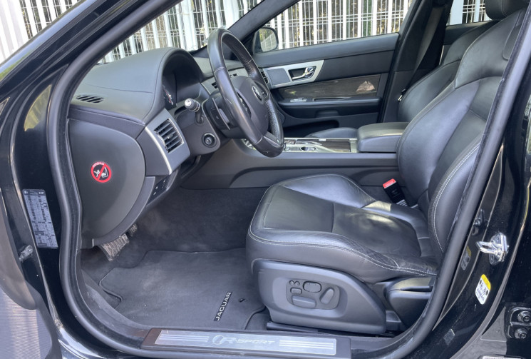 Jaguar XF SportBrake 2.2 D 200 R-Sport * Entretien à jour / Toit ouvrant / Caméra / Sièges chauffant