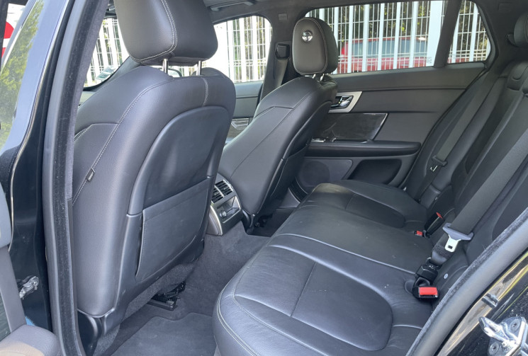 Jaguar XF SportBrake 2.2 D 200 R-Sport * Entretien à jour / Toit ouvrant / Caméra / Sièges chauffant