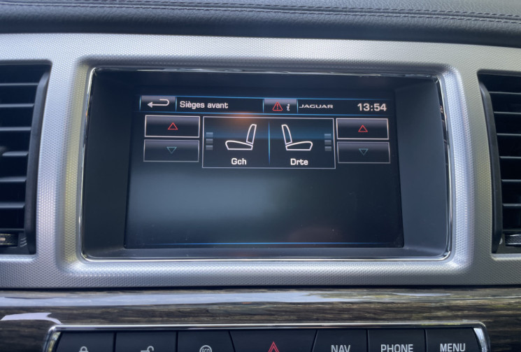 Jaguar XF SportBrake 2.2 D 200 R-Sport * Entretien à jour / Toit ouvrant / Caméra / Sièges chauffant