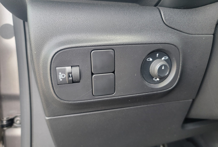 Citroën C3 III (B618) Phase 2 1.2 THP PureTech 12V EAT6 S&S 110 cv Boîte auto SHINE