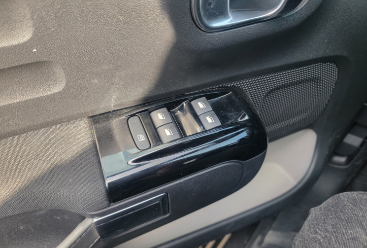 Citroën C3 III (B618) Phase 2 1.2 THP PureTech 12V EAT6 S&S 110 cv Boîte auto SHINE
