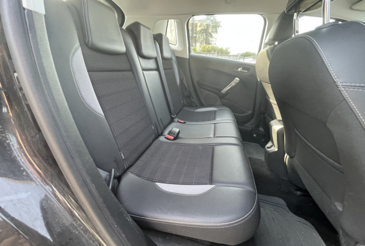 Peugeot 2008 1.2 / 82 CH / ALLURE