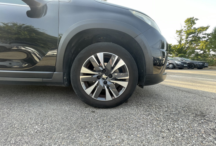 Peugeot 2008 1.2 / 82 CH / ALLURE