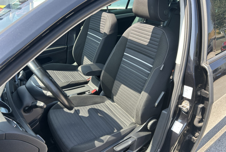Volkswagen Golf VII 1.6 TDI 105 Ch CUP DSG7 5P * DISTRIBUTION NEUVE * TOIT OUVRANT * RADARS ARR / AV