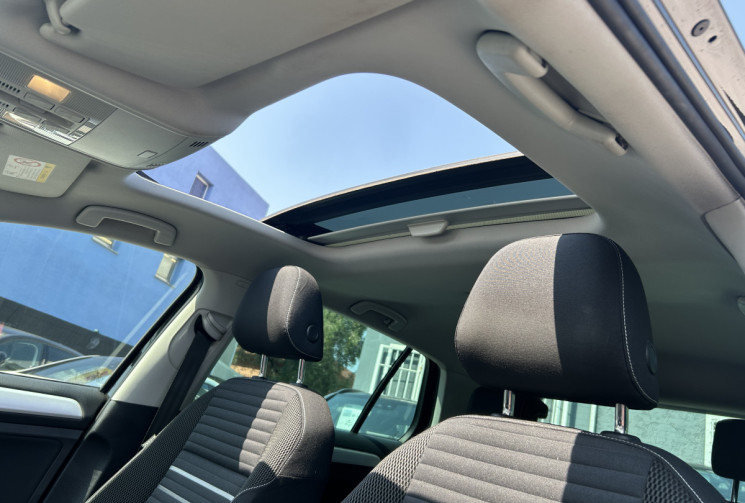 Volkswagen Golf VII 1.6 TDI 105 Ch CUP DSG7 5P * DISTRIBUTION NEUVE * TOIT OUVRANT * RADARS ARR / AV