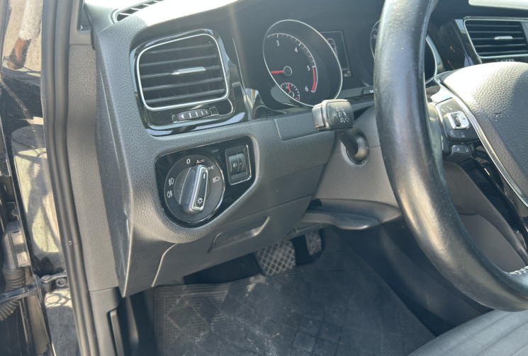 Volkswagen Golf VII 1.6 TDI 105 Ch CUP DSG7 5P * DISTRIBUTION NEUVE * TOIT OUVRANT * RADARS ARR / AV