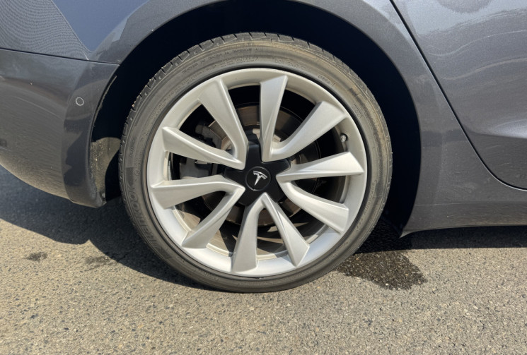Tesla Model 3 Long-Range Dual Motor AWD