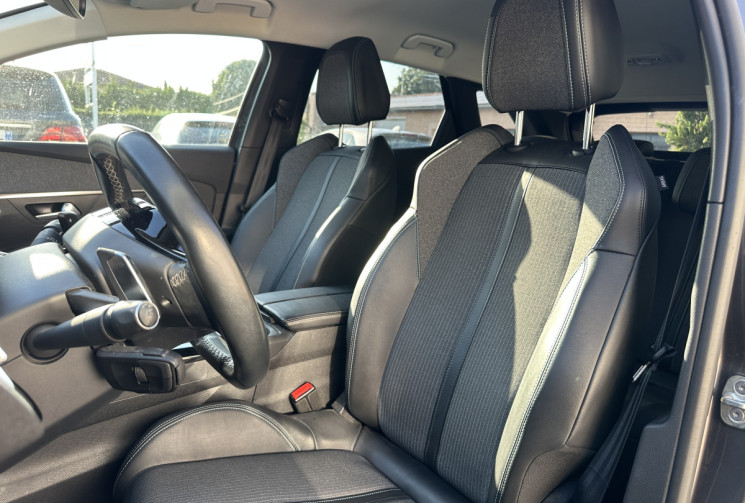 Peugeot 3008 BLUEHDI 130 CH S&S EAT8 ALLURE PACK / Première main / Suivi complet / Attelage