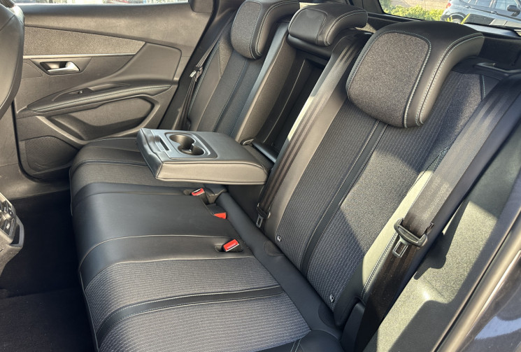 Peugeot 3008 BLUEHDI 130 CH S&S EAT8 ALLURE PACK / Première main / Suivi complet / Attelage
