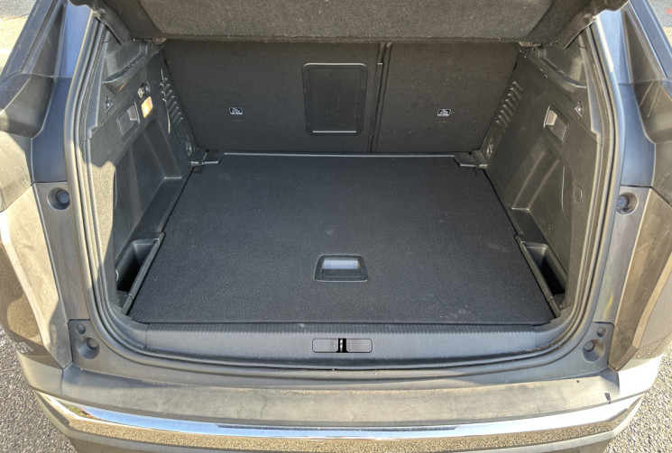 Peugeot 3008 BLUEHDI 130 CH S&S EAT8 ALLURE PACK / Première main / Suivi complet / Attelage