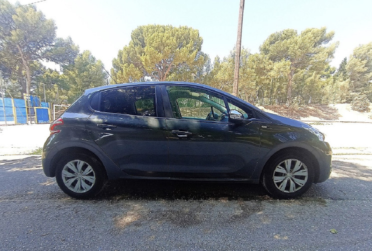 Peugeot 208 1.2L 82CH STYLE - Distrib à jour - Clim - Bluetooth - Gtie 12 mois