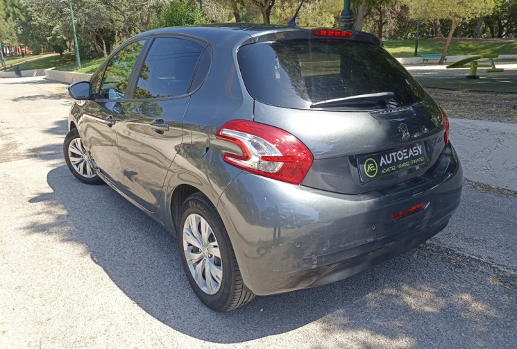 Peugeot 208 1.2L 82CH STYLE - Distrib à jour - Clim - Bluetooth - Gtie 12 mois