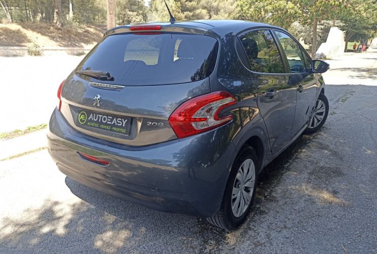 Peugeot 208 1.2L 82CH STYLE - Distrib à jour - Clim - Bluetooth - Gtie 12 mois