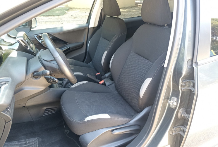 Peugeot 208 1.2L 82CH STYLE - Distrib à jour - Clim - Bluetooth - Gtie 12 mois